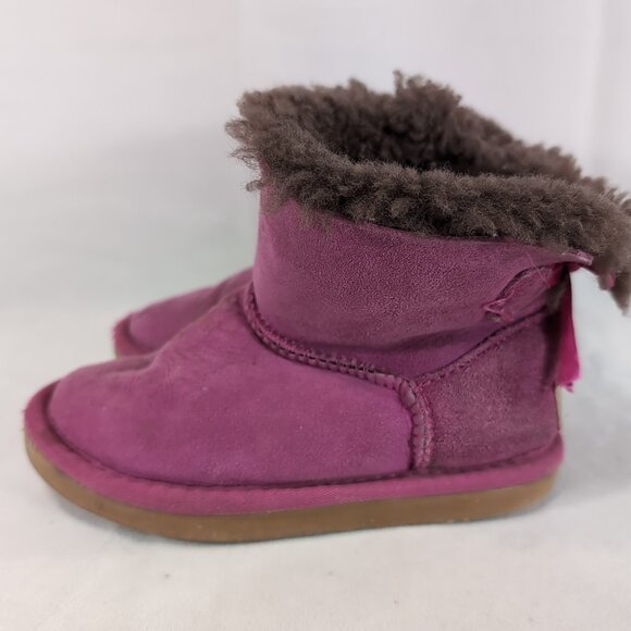 UGG Auzland Sheepskin Pink Boots Booties Girls Youth 9/10 EU 29 Short Bow - Picture 1 of 14